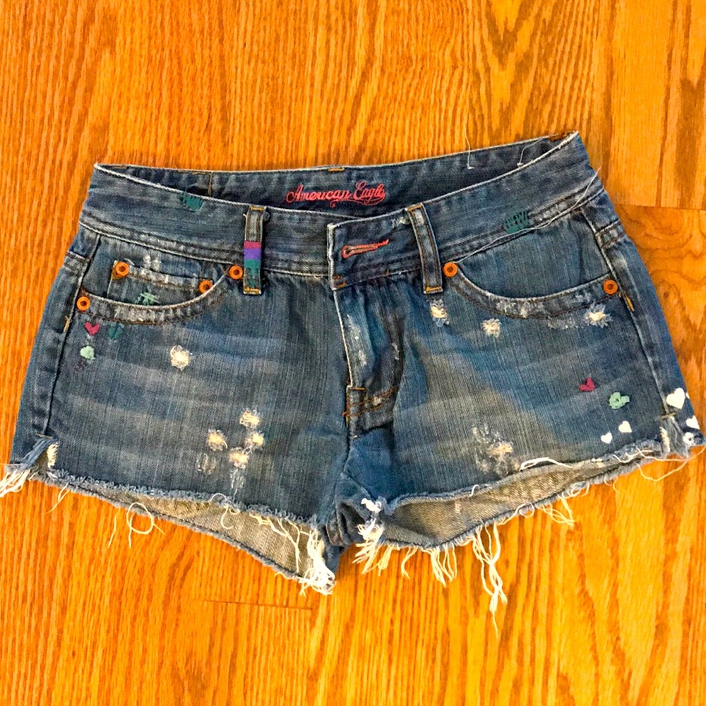 American Eagle distressed embroidered short ☮️🤍